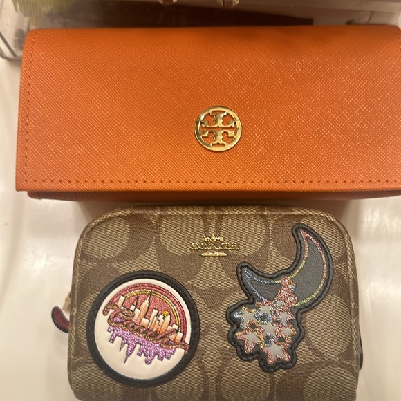 Brand new Coach mini bag. Can be used as a coin purse, or multi purpose carrier - Picture 6 of 7